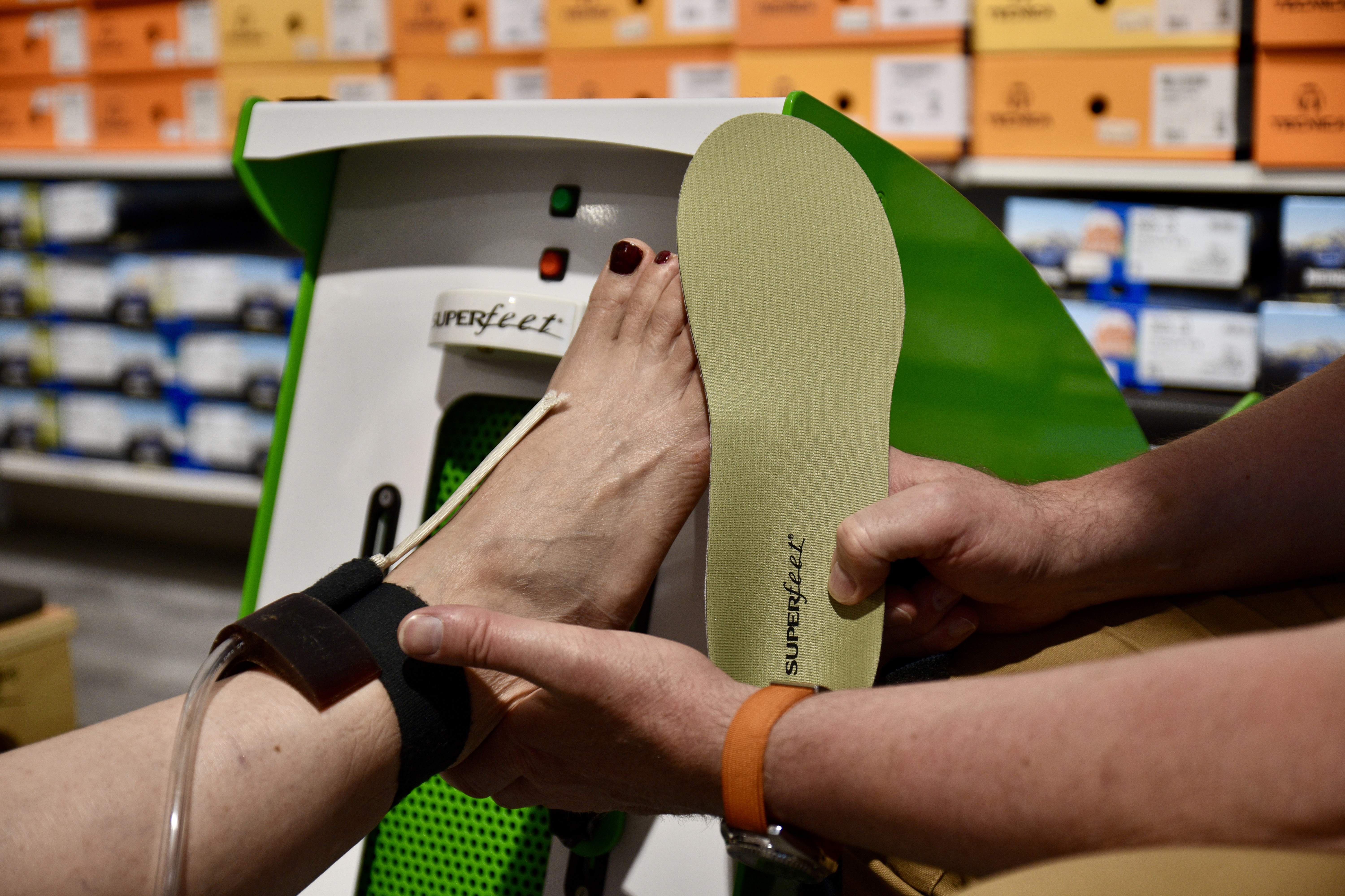 Fuß und Einlegesohle werden direkt miteinander verglichen